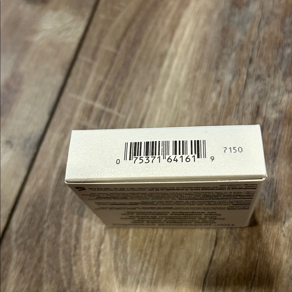 NEW! TIGI High Density Quad Eyeshadow in Prostars - Picture 6 of 6